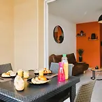 Confort ! Calme, Climatisation, Piscine, Parking Gratuit, Grande Terrasse, Netflix, Wifi Appartamento