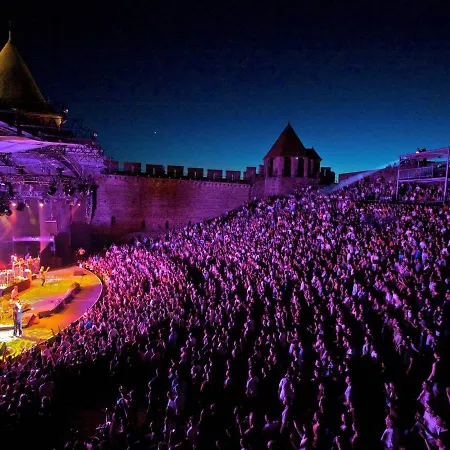 Confort ! Calme, Climatisation, Piscine, Parking Gratuit, Grande Terrasse, Netflix, Wifi Apartment Carcassonne