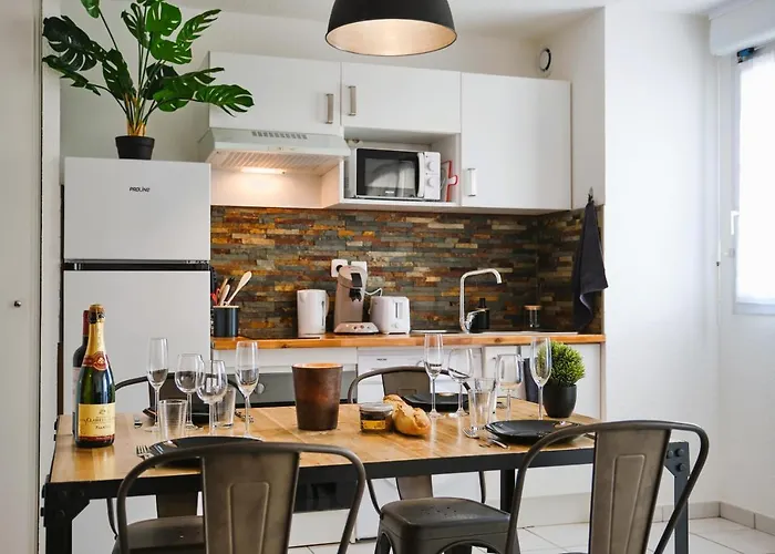 Confort ! Calme, Climatisation, Piscine, Parking Gratuit, Grande Terrasse, Netflix, Wifi * Carcasona