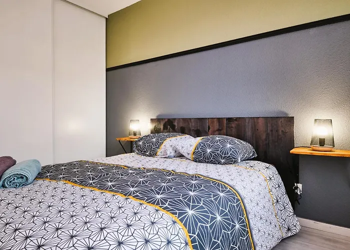 Apartamento Confort ! Calme, Climatisation, Piscine, Parking Gratuit, Grande Terrasse, Netflix, Wifi *