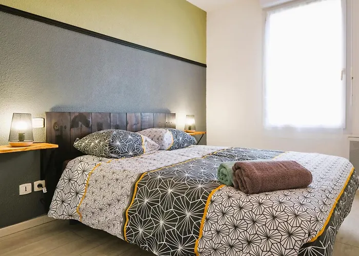 Apartamento Confort ! Calme, Climatisation, Piscine, Parking Gratuit, Grande Terrasse, Netflix, Wifi *