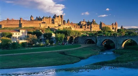 Confort ! Calme, Climatisation, Piscine, Parking Gratuit, Grande Terrasse, Netflix, Wifi Carcasona